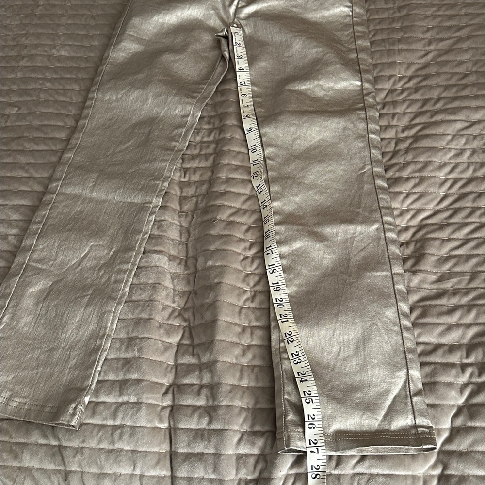 Anna&Ava gold coated Women's jeans. Size small - Picture 4 of 6